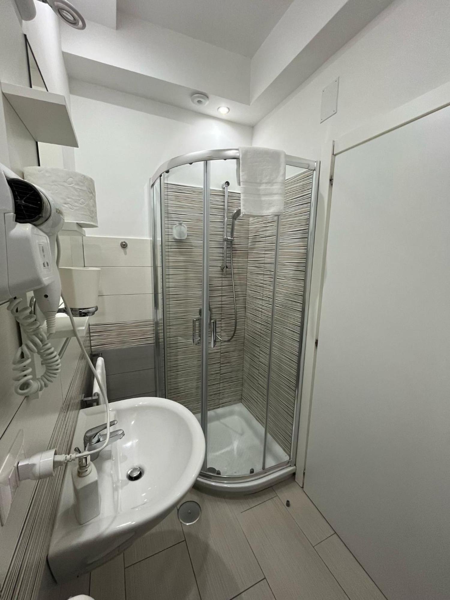 F.Rooms Napoli エクステリア 写真