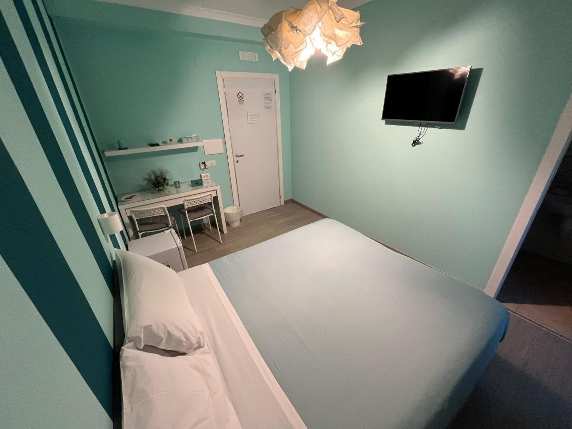 F.Rooms Napoli エクステリア 写真