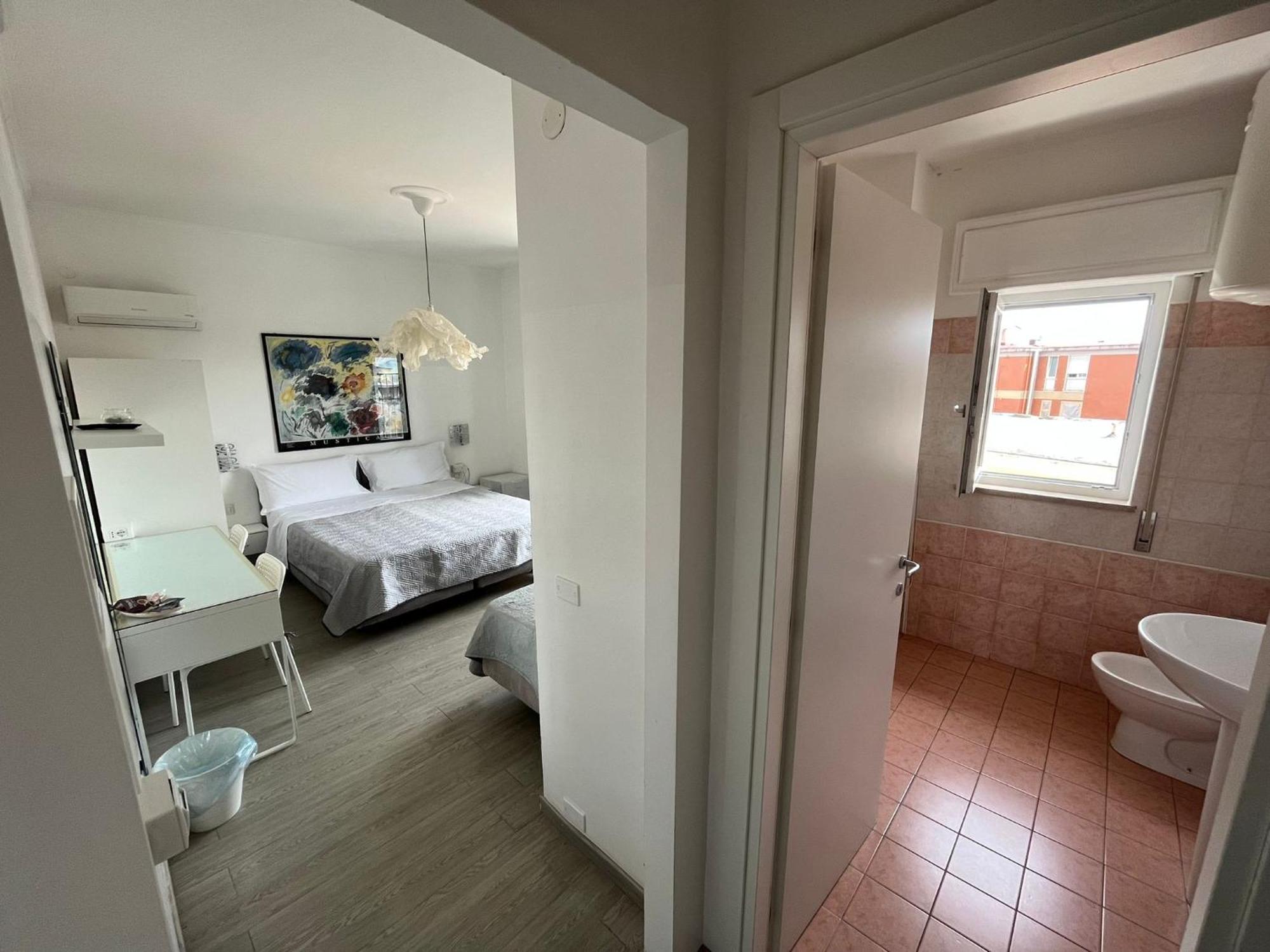 F.Rooms Napoli エクステリア 写真